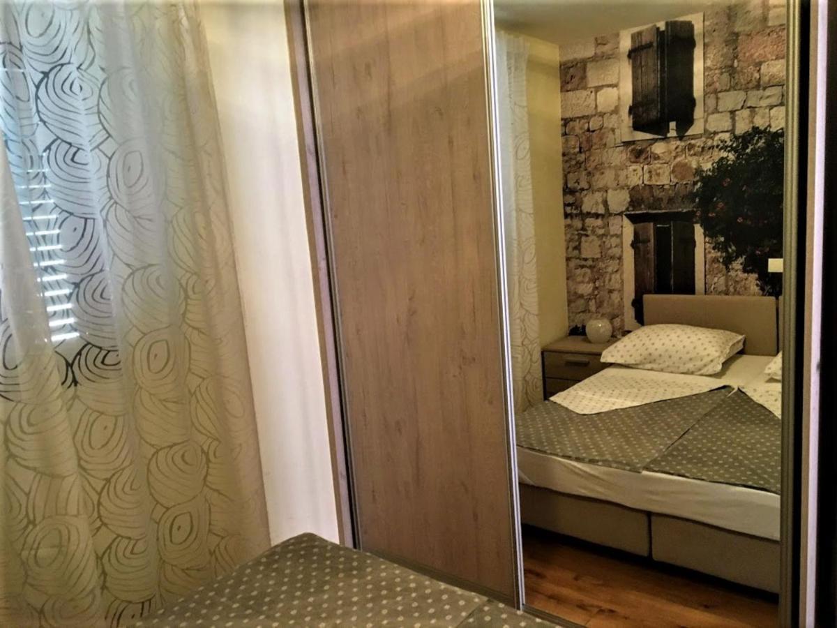 Apartment Old Town Ivo Макарска Экстерьер фото